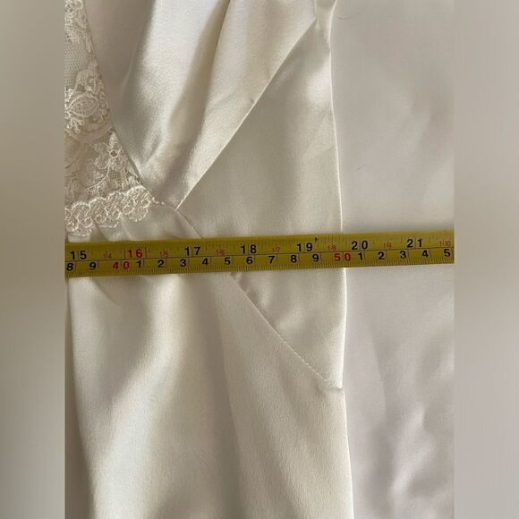 Oscar de la Renta/ Neiman Marcus/ Ivory Satin Nightgown Size Petite - Picture 7 of 7